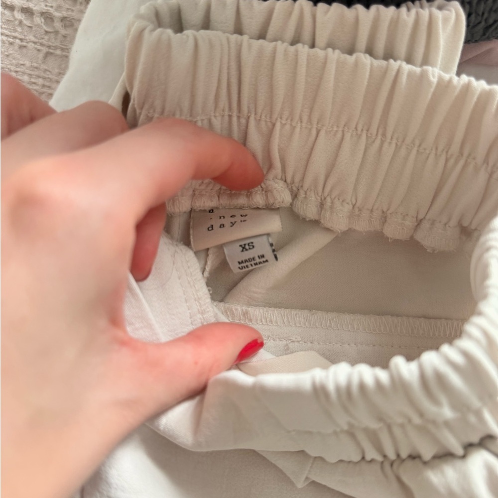 CHIC LIGHTWEIGHT PANTS - CAPSULE WARDROBE STAPLE PIECE - Picture 5 of 5